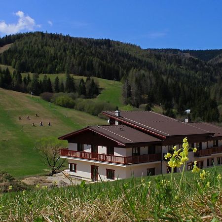 Hotel Studnicky Vernar Bagian luar foto