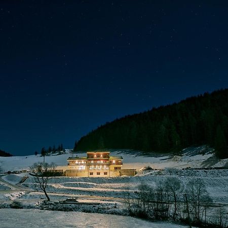 Hotel Studnicky Vernar Bagian luar foto