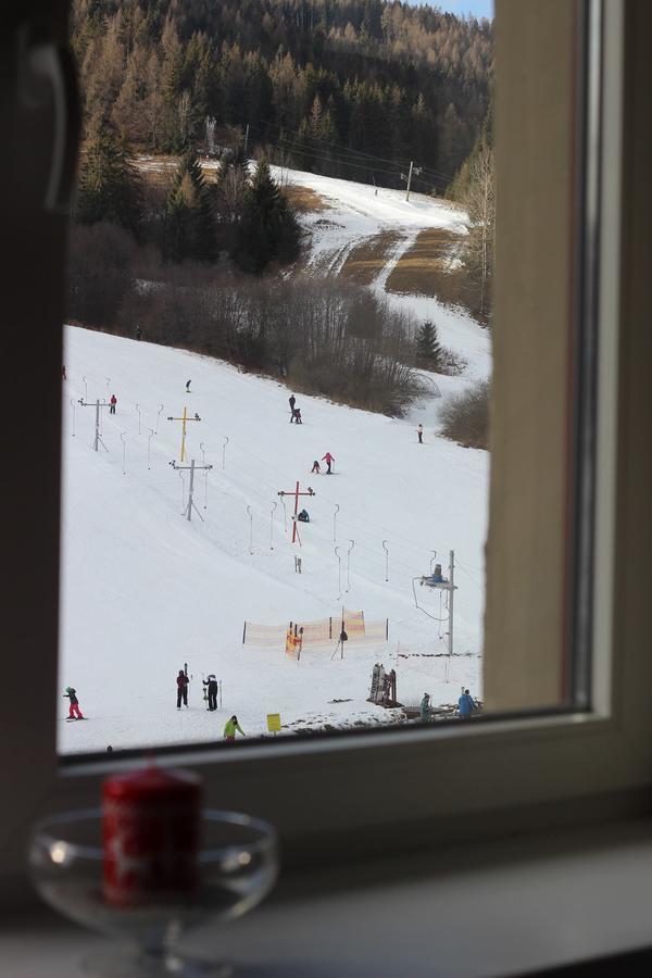 Hotel Studnicky Vernar Bagian luar foto