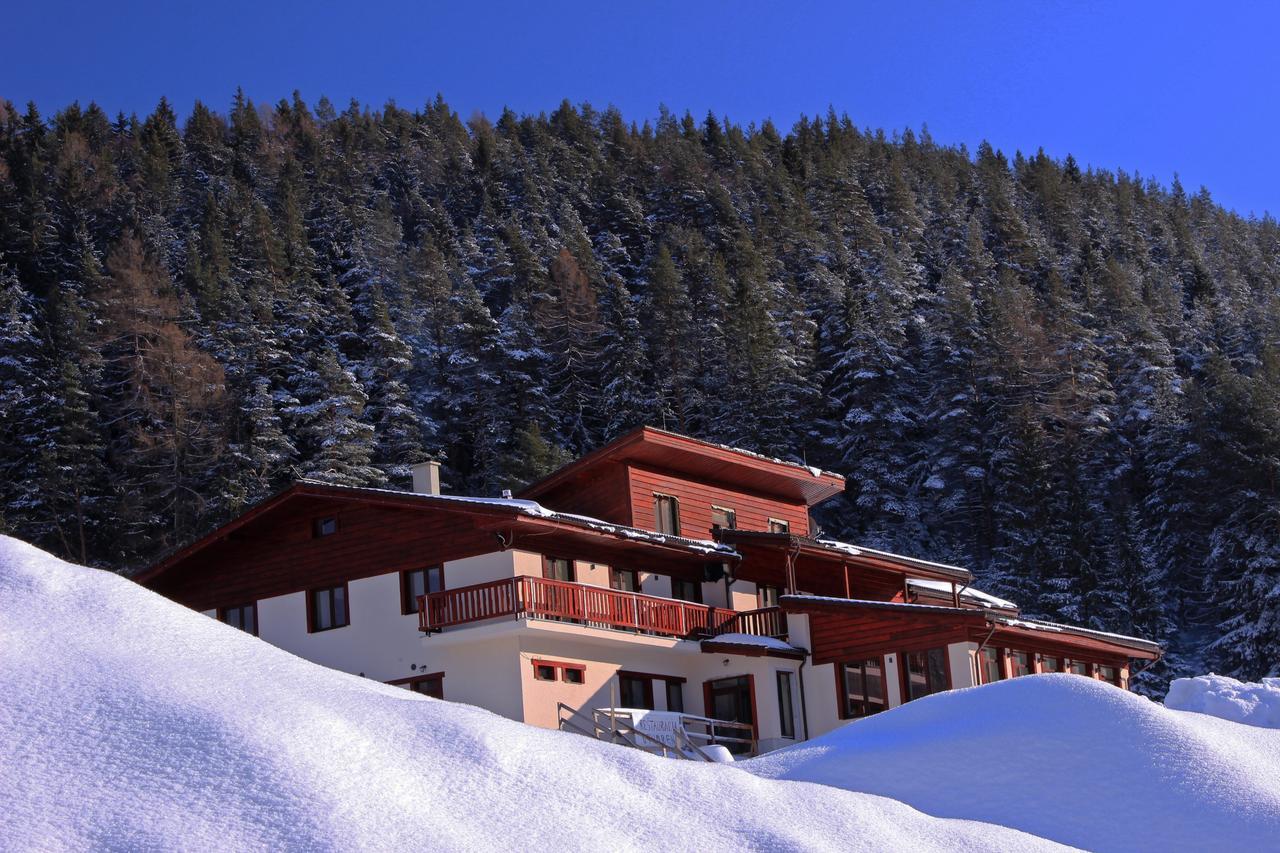 Hotel Studnicky Vernar Bagian luar foto