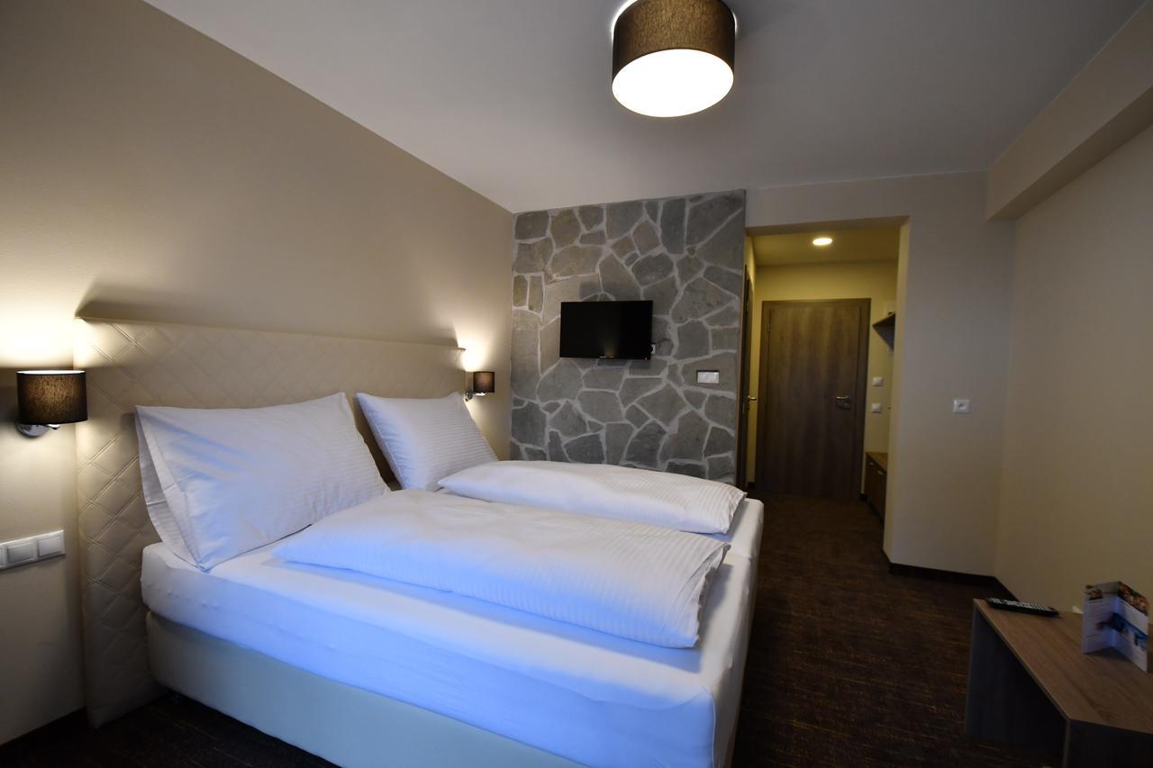 Hotel Studnicky Vernar Bagian luar foto