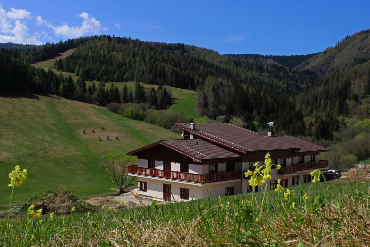 Hotel Studnicky Vernar Bagian luar foto