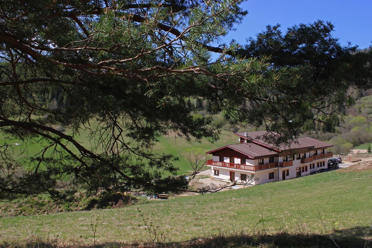 Hotel Studnicky Vernar Bagian luar foto