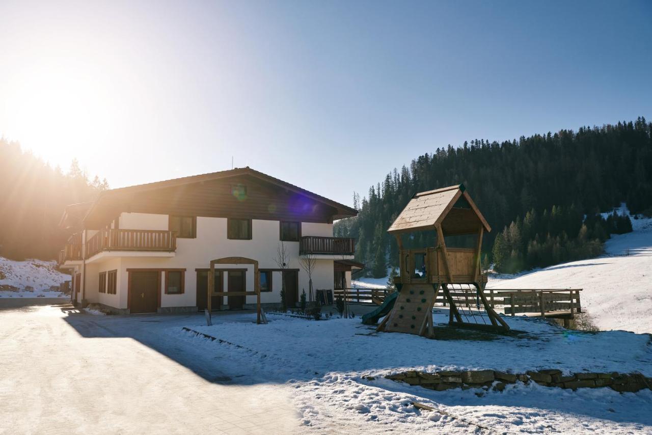Hotel Studnicky Vernar Bagian luar foto